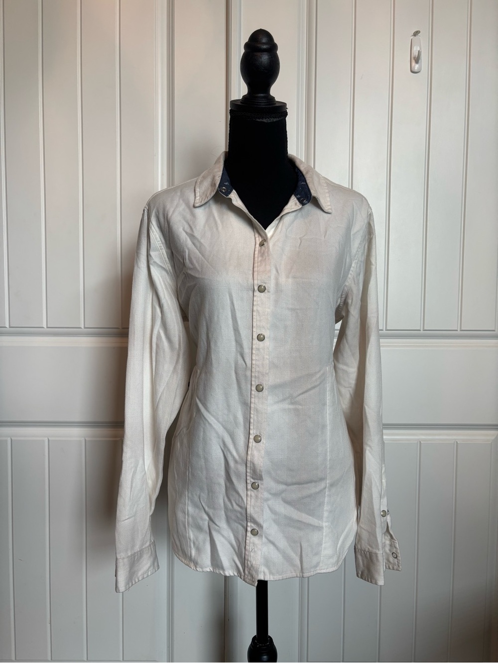 Women's Cream Button-Down Shirt with Contrast Collar
